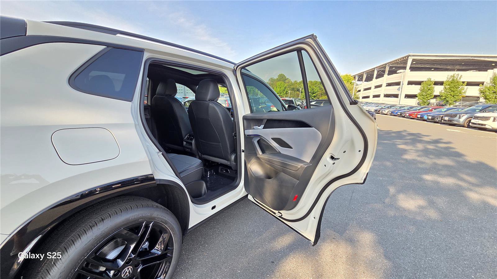 New 2026 Volkswagen Tiguan SE R-Line AWD/4WD image 32
