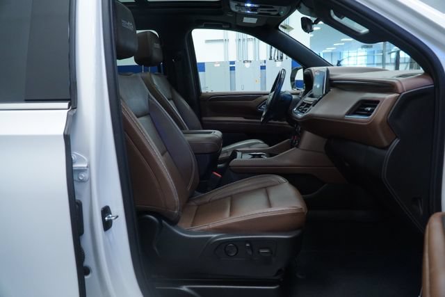 Used 2023 Chevrolet Suburban High Country AWD/4WD image 17
