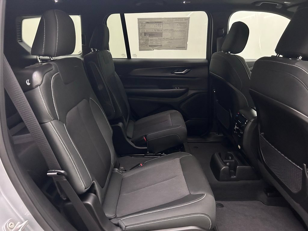 New 2026 Jeep Grand Cherokee L 4WD image 17