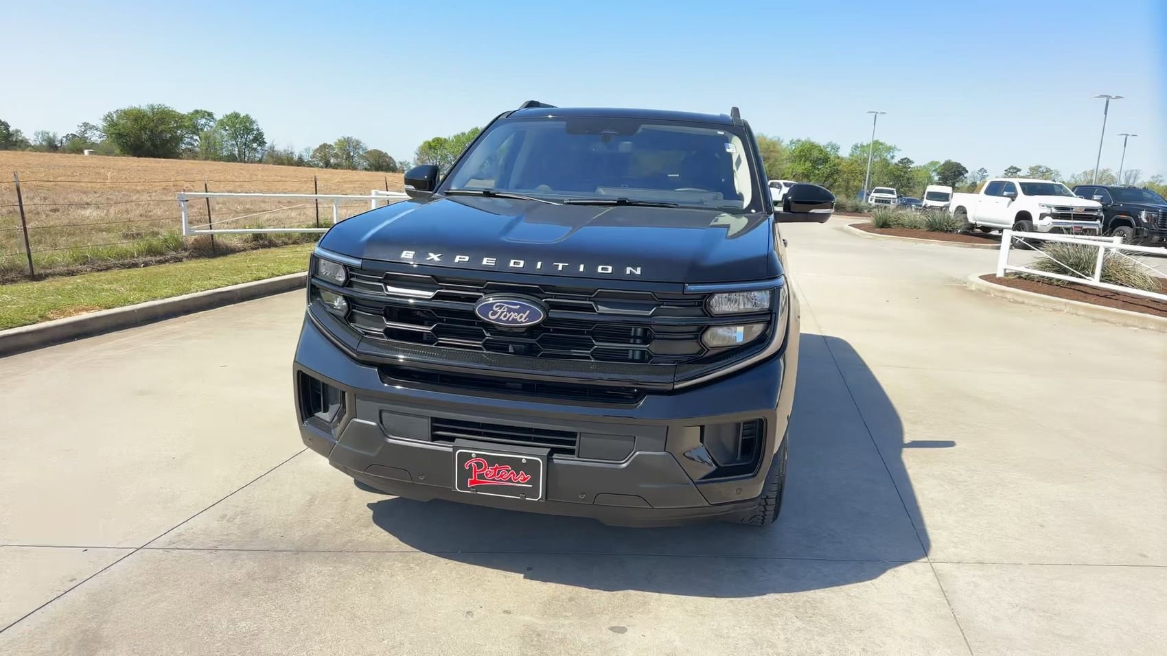 Used 2025 Ford Expedition Active AWD/4WD image 3