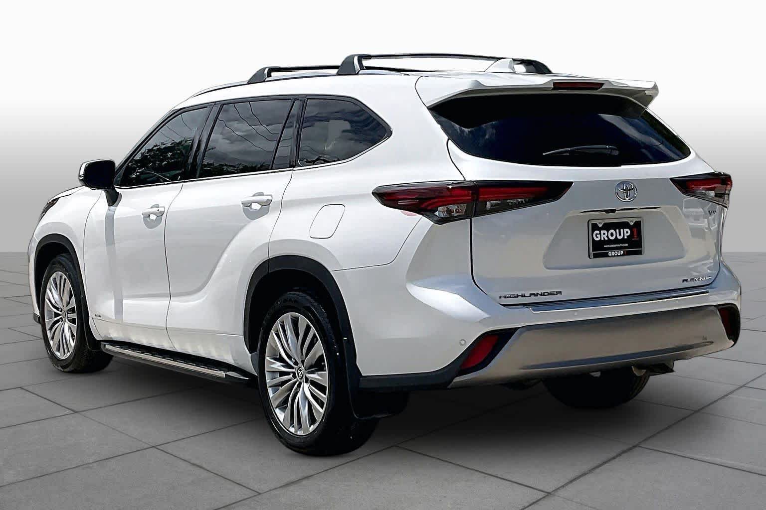 Used 2025 Toyota Highlander Platinum AWD/4WD image 12