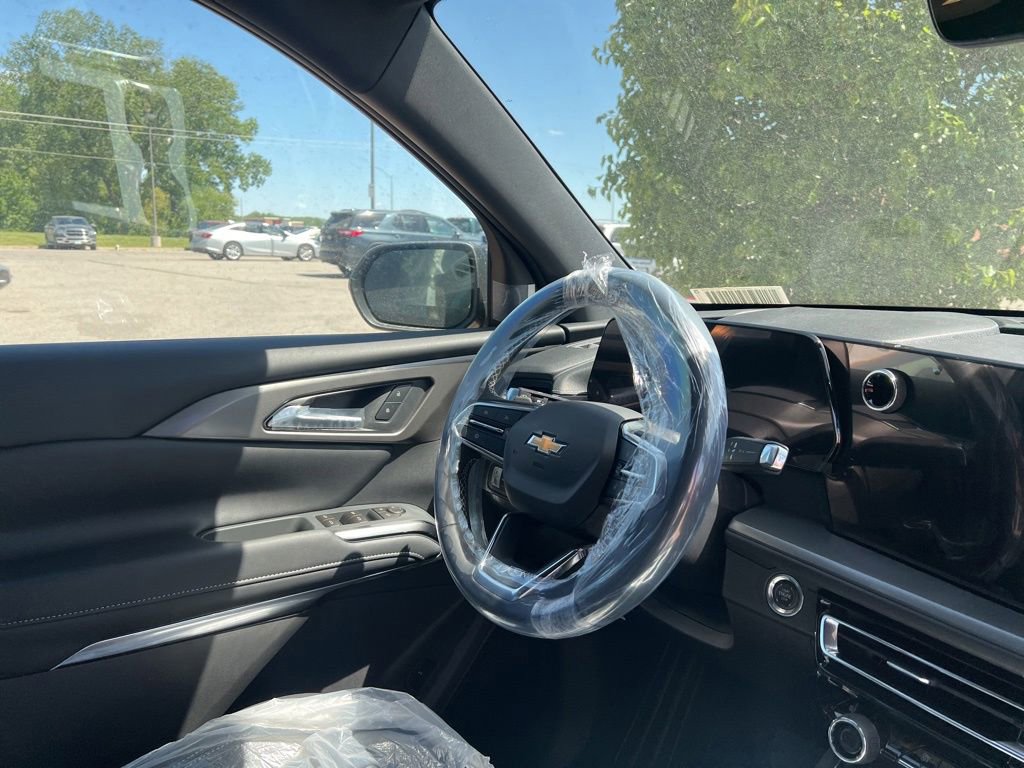 New 2026 Chevrolet Traverse LT w/ Driver Confidence Package AWD/4WD image 8
