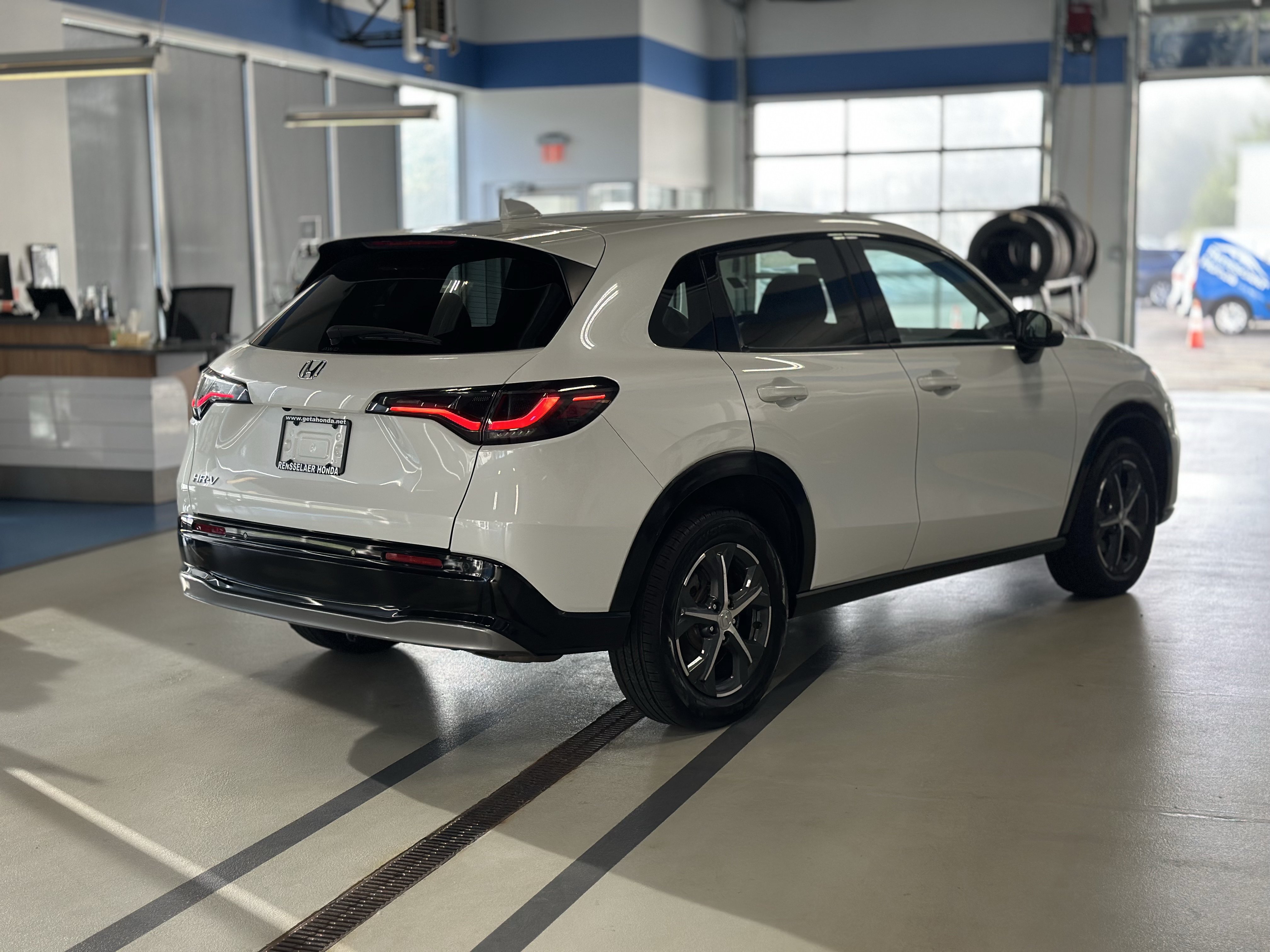 Used 2024 Honda HR-V EX-L image 4