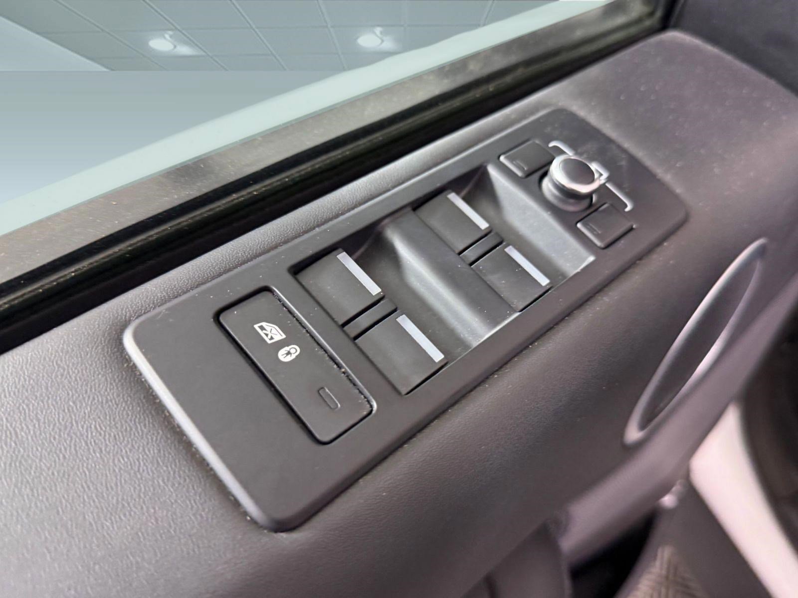 Used 2018 Land Rover Discovery HSE Luxury image 13