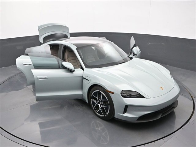 Used 2025 Porsche Taycan image 32
