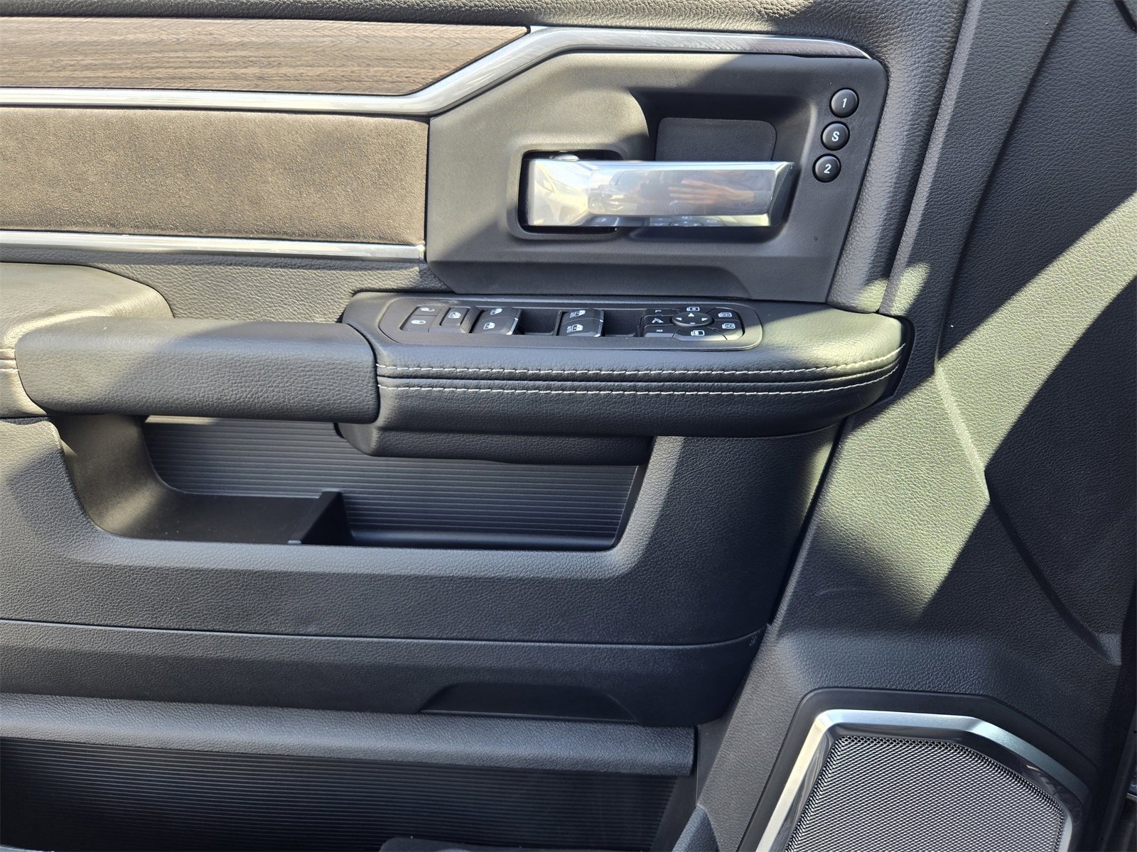 Used 2025 RAM 3500 Laramie image 21