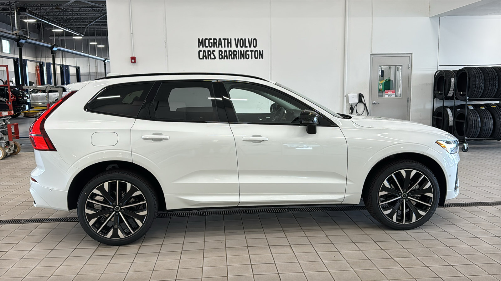 New 2026 Volvo XC60 B5 Ultra w/ Protection Package Premier AWD/4WD image 4