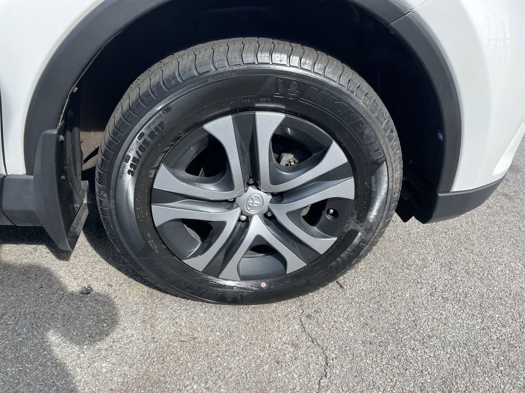 Used 2017 Toyota RAV4 LE AWD/4WD image 11