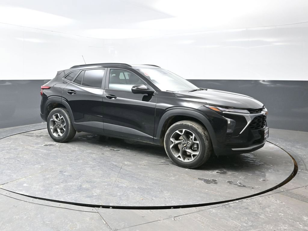 Used 2025 Chevrolet Trax LT image 4
