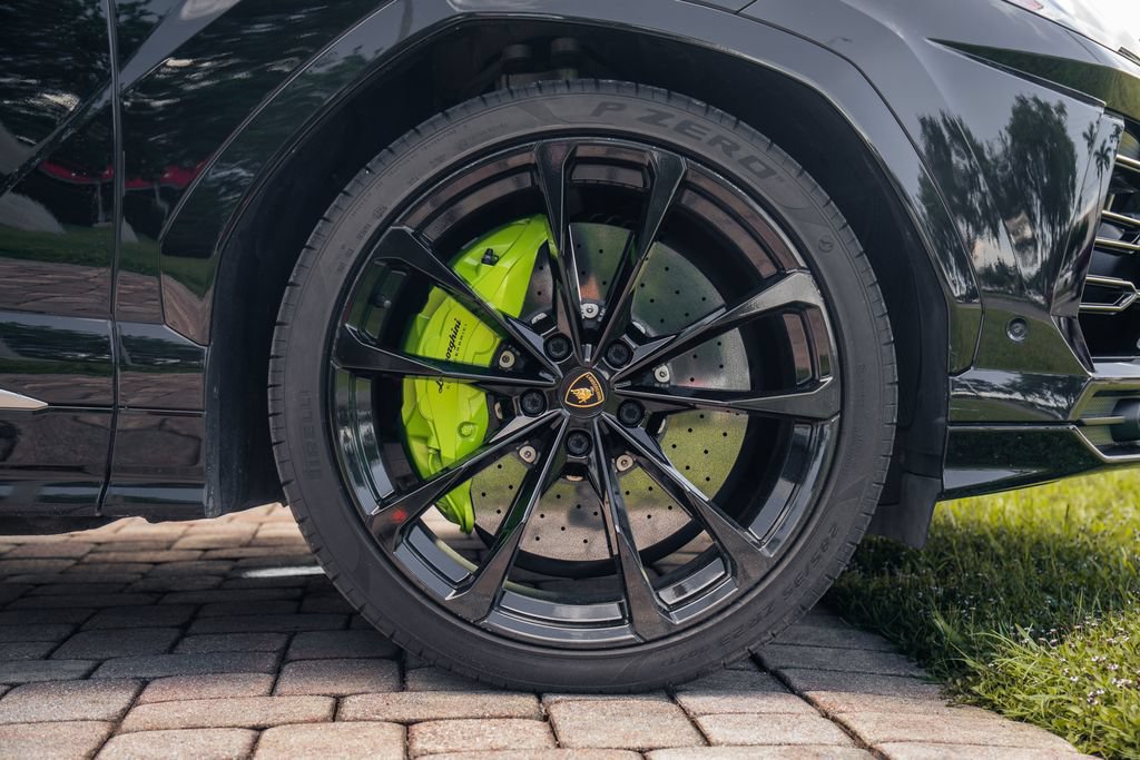 Used 2021 Lamborghini Urus AWD/4WD image 15