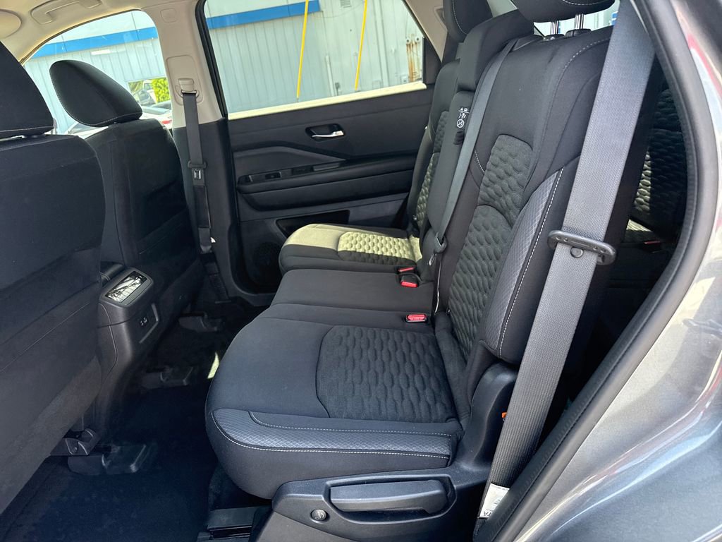 Used 2022 Nissan Pathfinder SV AWD/4WD image 28