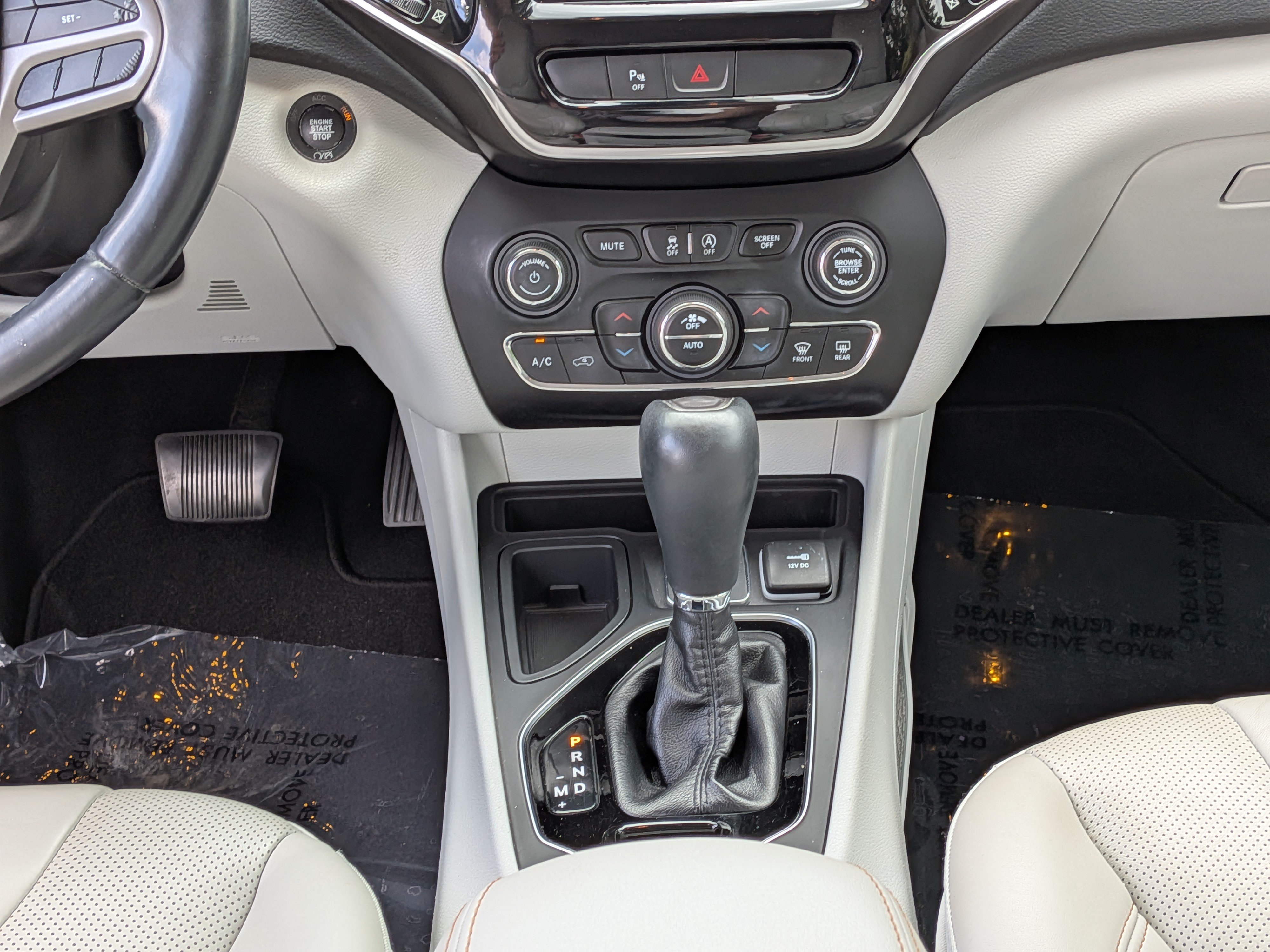 Used 2019 Jeep Cherokee Limited FWD image 21
