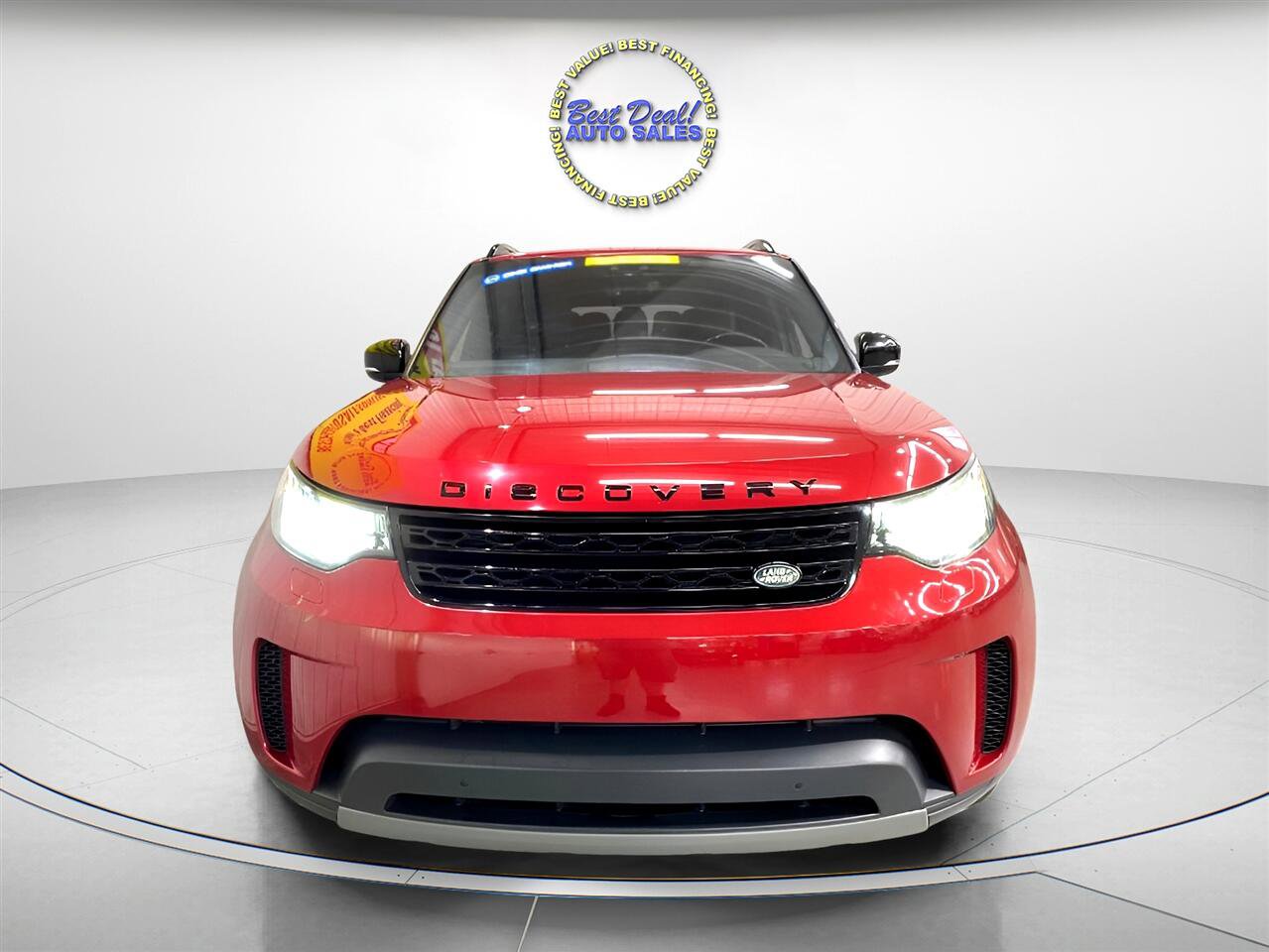 Used 2017 Land Rover Discovery SE image 2