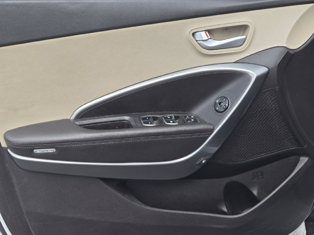 Used 2017 Hyundai Santa Fe SE FWD image 13