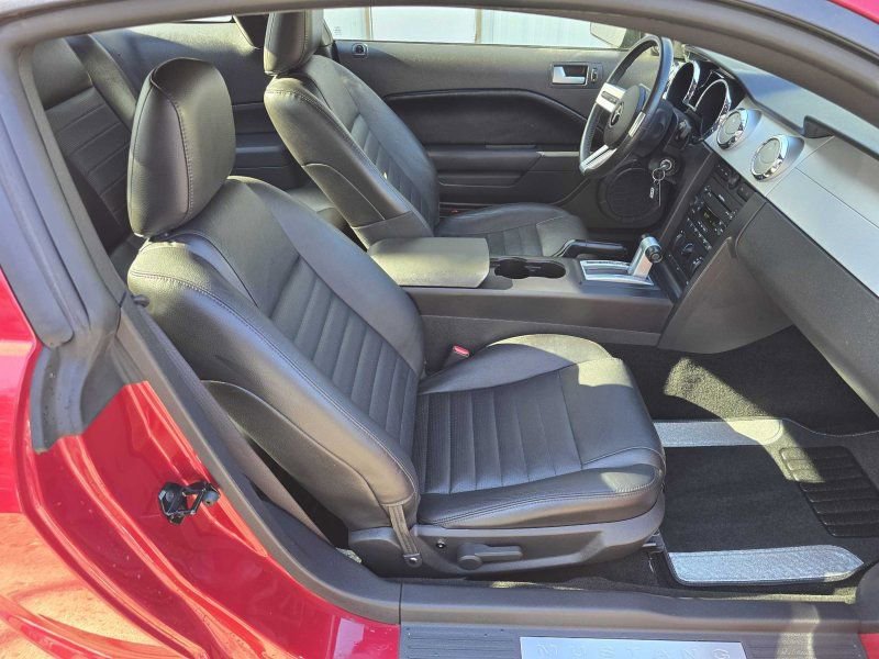 Used 2005 Ford Mustang GT Premium image 16
