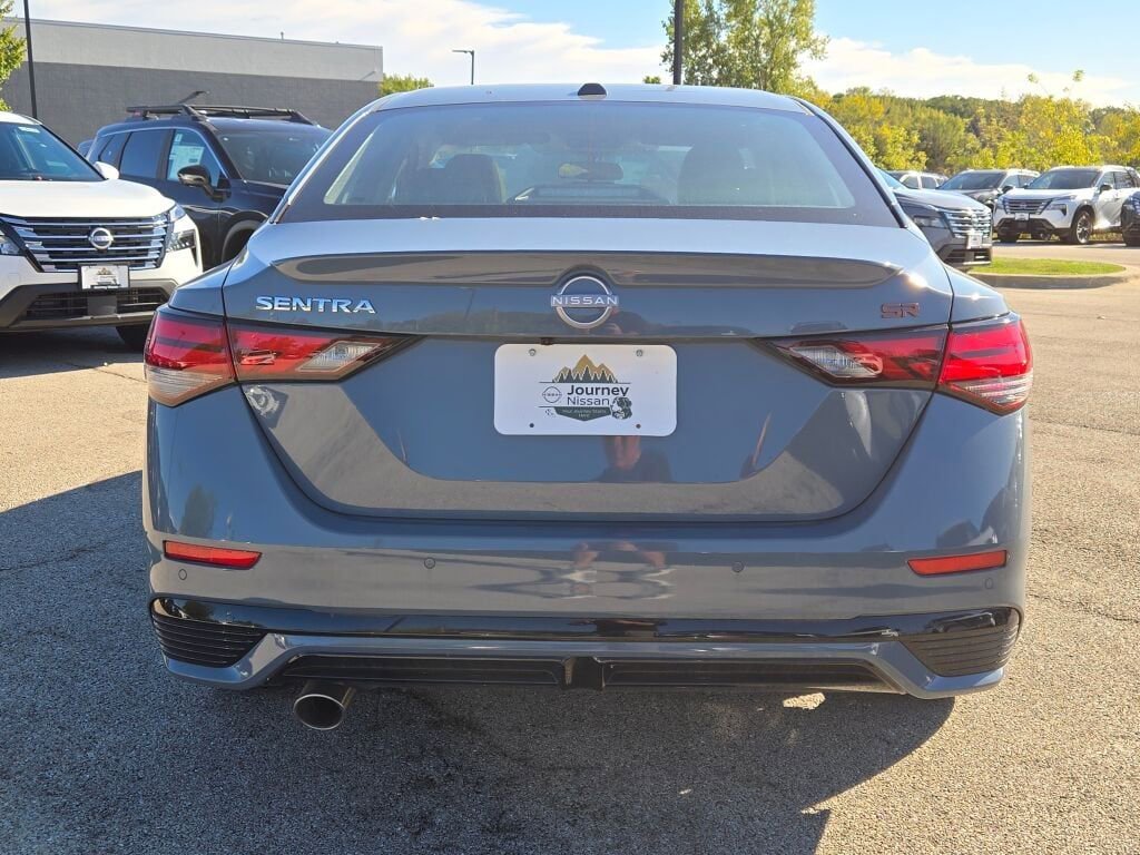 Used 2025 Nissan Sentra SR w/ SR Premium Package image 6