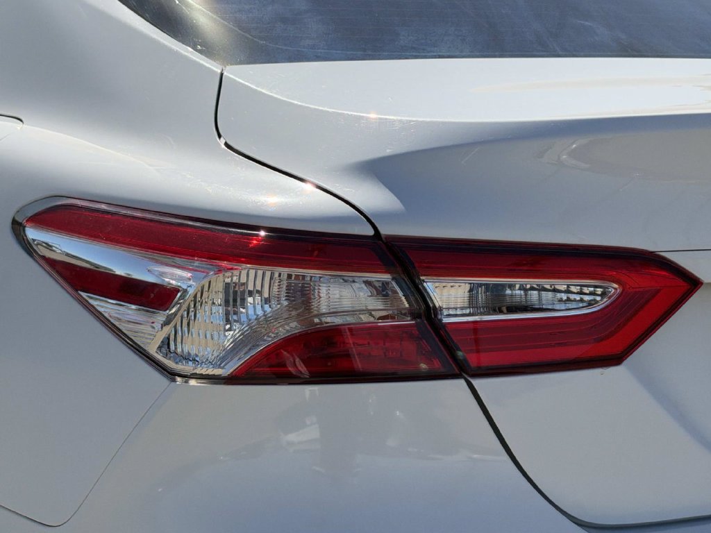 Used 2019 Toyota Camry LE FWD image 8