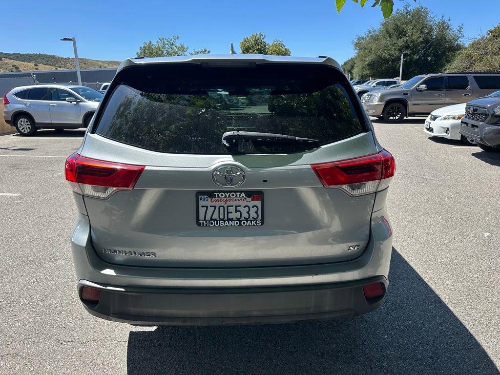 Used 2017 Toyota Highlander SE FWD image 5