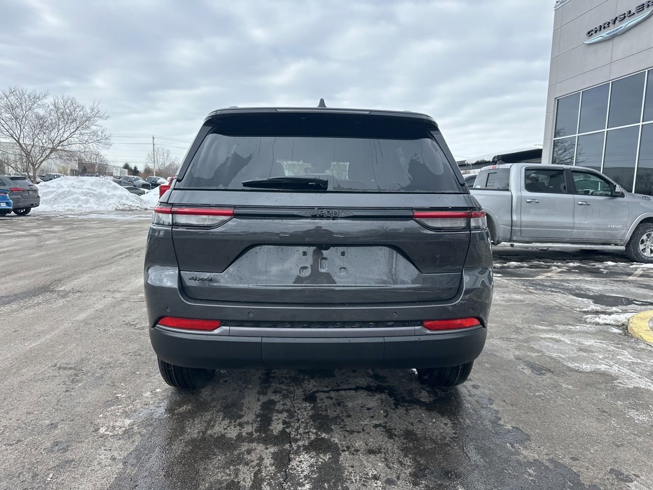 New 2026 Jeep Grand Cherokee Laredo image 4