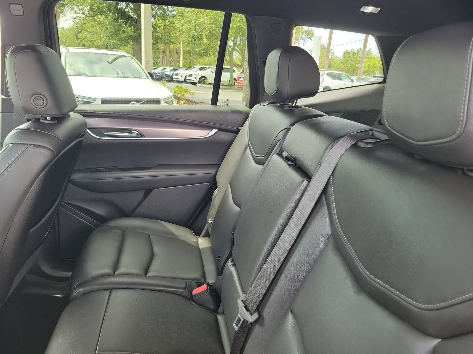 Used 2025 Cadillac XT6 Luxury FWD image 12