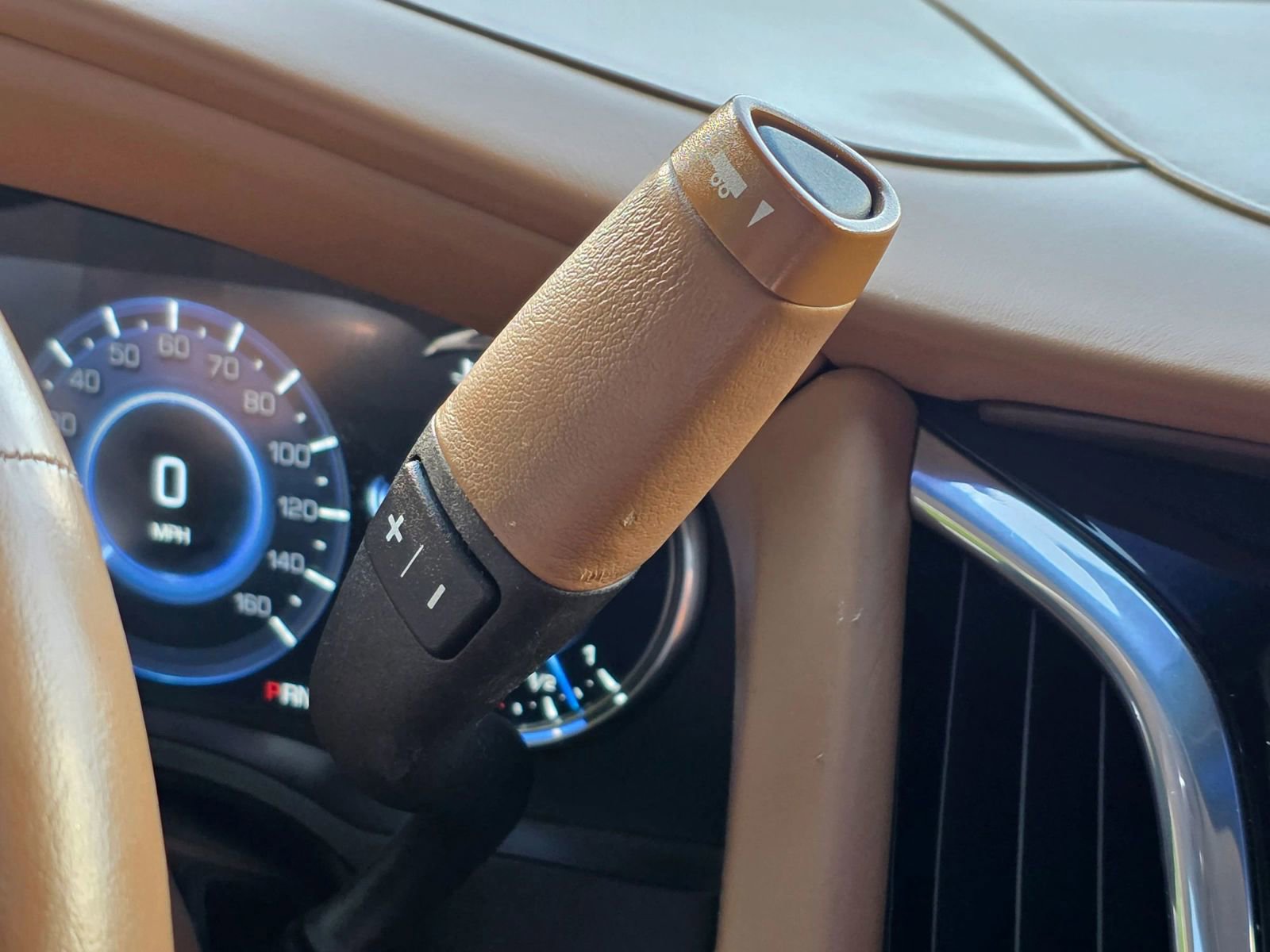 Used 2016 Cadillac Escalade ESV Platinum RWD image 18