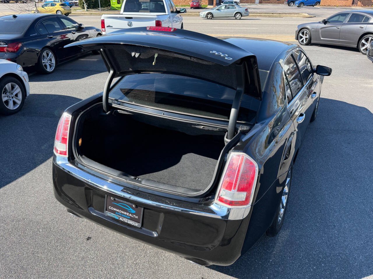 Used 2014 Chrysler 300 C RWD image 30