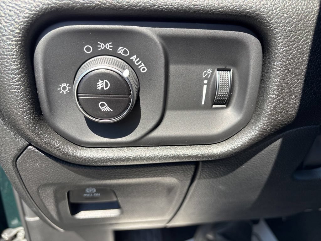 New 2026 RAM 1500 Express AWD/4WD image 22