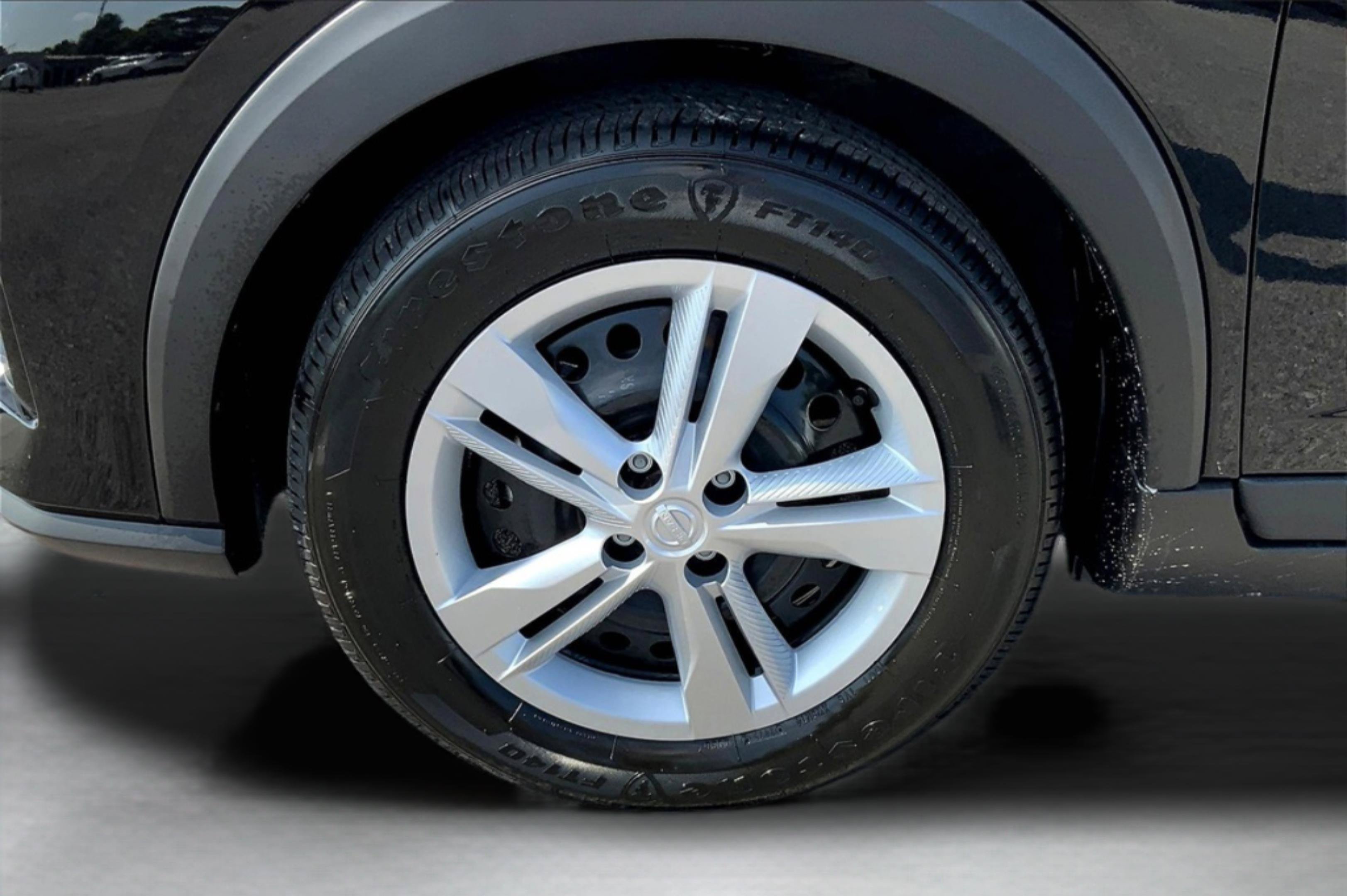 New 2025 Nissan Kicks Play S FWD image 12