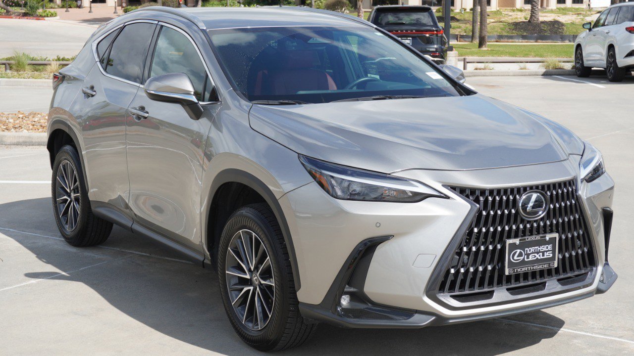 Used 2025 Lexus NX 250 FWD w/ Towing Package (2000 Lbs) image 3