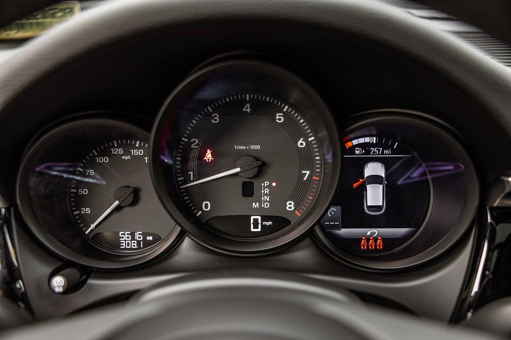 Certified 2025 Porsche Macan image 22