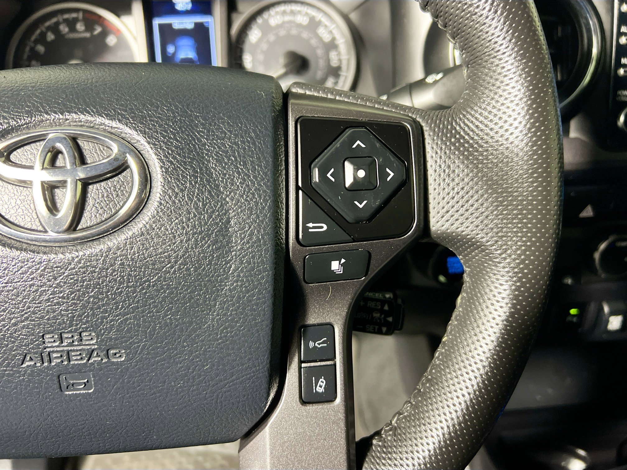 Used 2023 Toyota Tacoma TRD Sport w/ Advanced Technology Package image 19