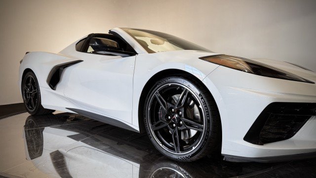 Used 2024 Chevrolet Corvette Stingray Premium Cpe w/ Z51 Performance Package RWD image 18