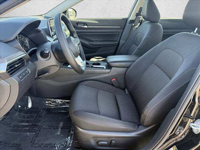 Used 2025 Nissan Altima 2.5 SV image 10