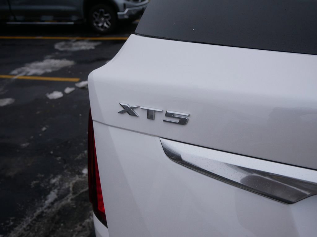 Used 2025 Cadillac XT5 Premium Luxury image 9