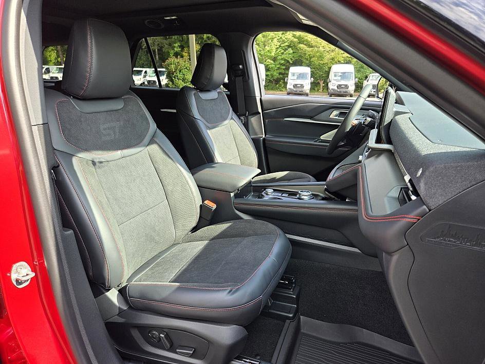 New 2025 Ford Explorer ST image 18