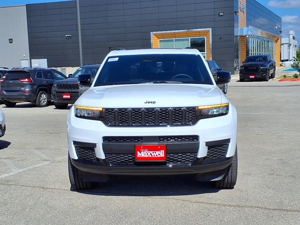 New 2025 Jeep Grand Cherokee L Altitude image 4
