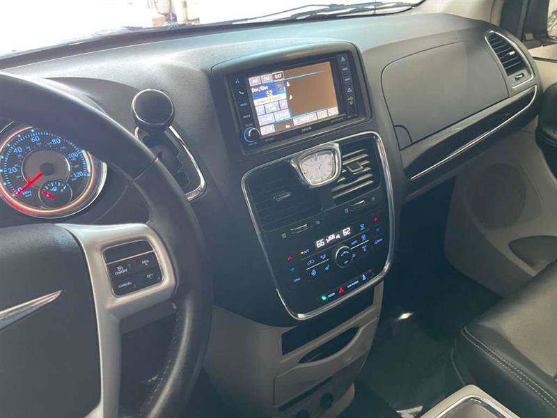 Used 2015 Chrysler Town & Country Touring-L w/ Driver Convenience Group FWD image 94