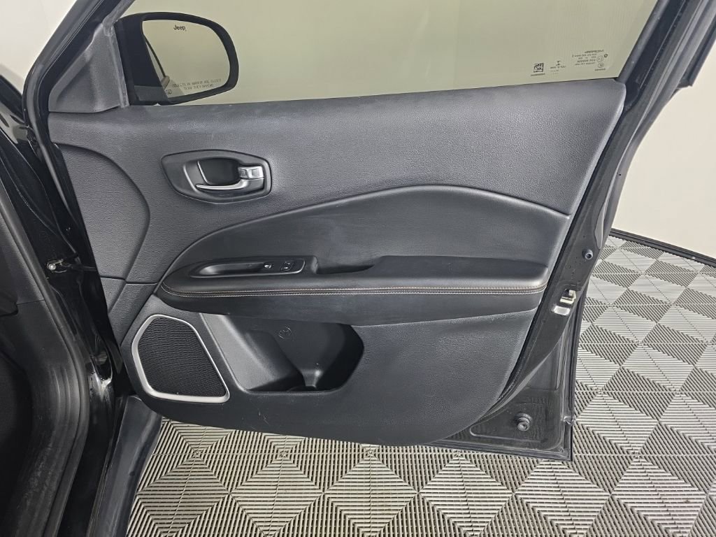 Used 2020 Jeep Compass Latitude AWD/4WD image 33