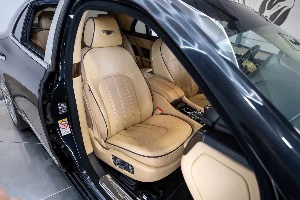 Used 2011 Bentley Mulsanne image 31