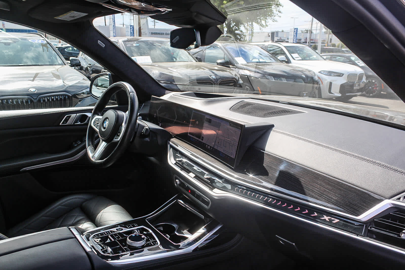 Used 2024 BMW X7 xDrive40i w/ M Sport Package AWD/4WD image 15