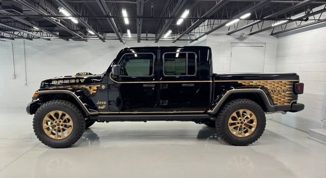 Used 2025 Jeep Gladiator Sport AWD/4WD image 2