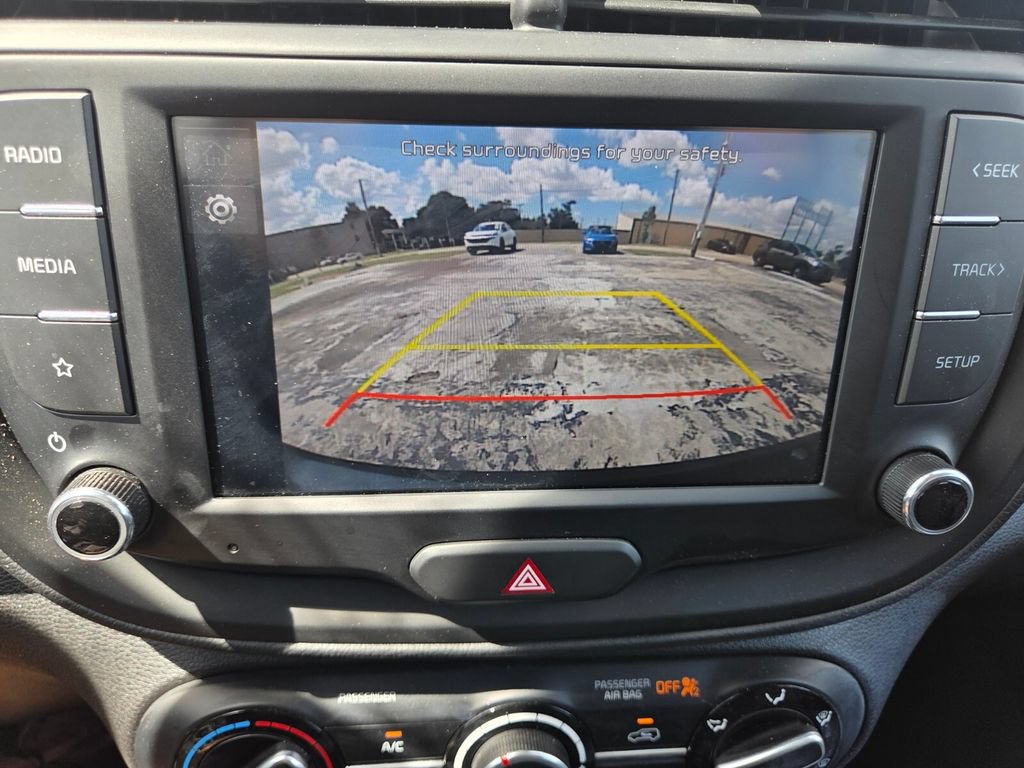 Used 2025 Kia Soul LX w/ LX Technology Package FWD image 16