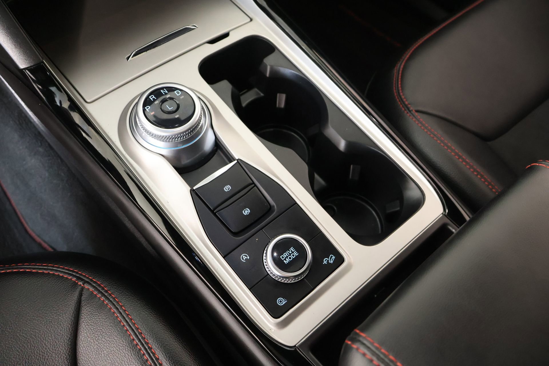 Used 2024 Ford Explorer ST-Line w/ Class IV Trailer Tow Package image 9