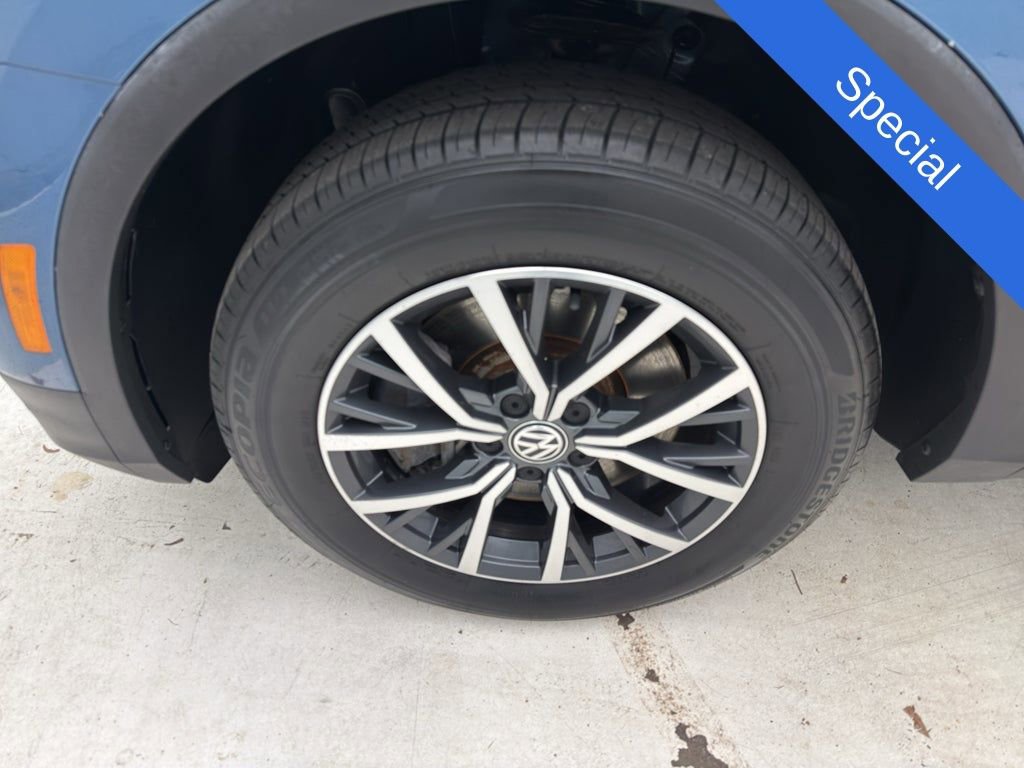 Used 2019 Volkswagen Tiguan SE w/ Panoramic Sunroof Package image 4