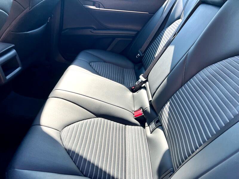 Used 2024 Toyota Camry SE image 9