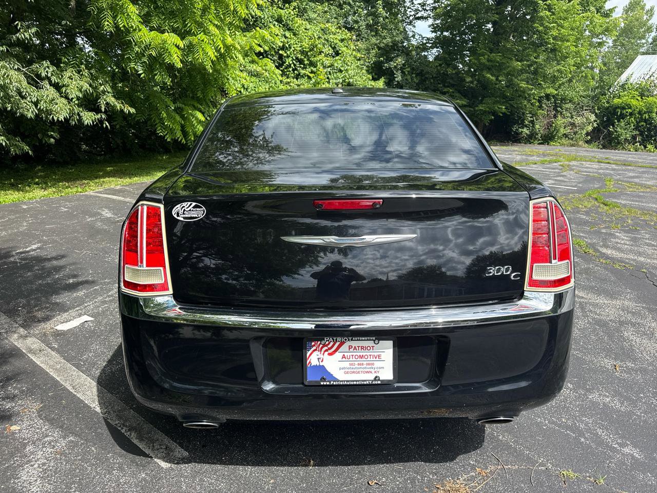 Used 2012 Chrysler 300 C RWD image 3