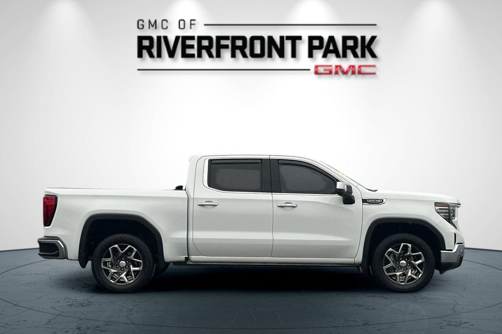 Used 2024 GMC Sierra 1500 SLT w/ SLT Premium Plus Package AWD/4WD image 2