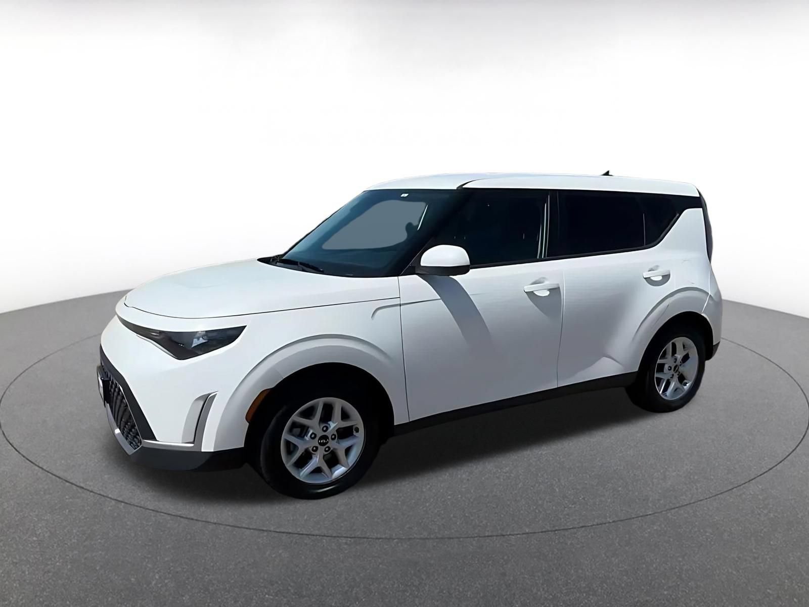Used 2025 Kia Soul LX w/ LX Technology Package FWD image 7