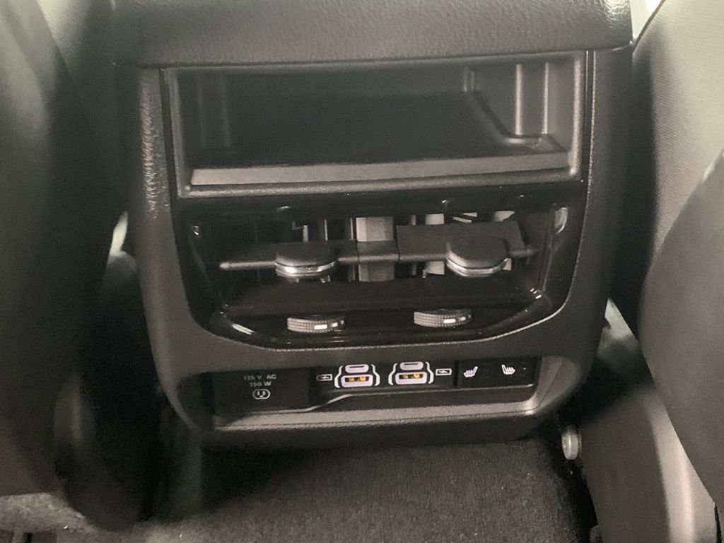 Used 2024 Jeep Grand Cherokee Limited image 14