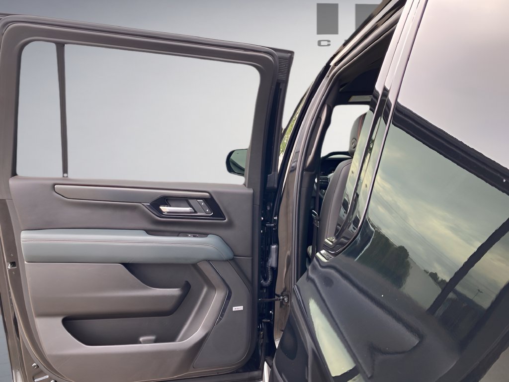 Used 2025 GMC Yukon XL AT4 w/ LPO, Floor Liner Package AWD/4WD image 19